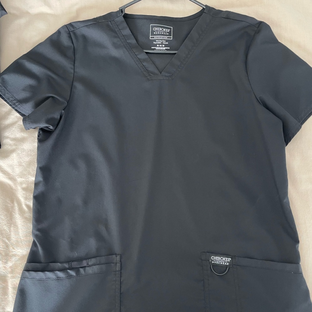 Cherokee workwear revolution scrub top